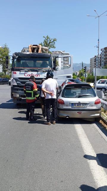 Aydın'da beton mikseri ile otomobil çarpıştı: 2 yaralı