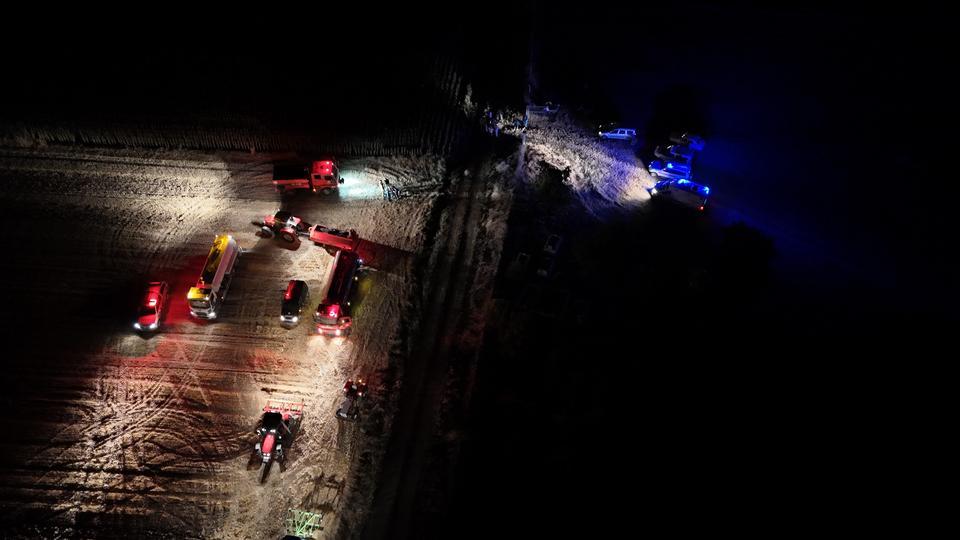 Traktörünü alan alevlere müdahaleye gitti