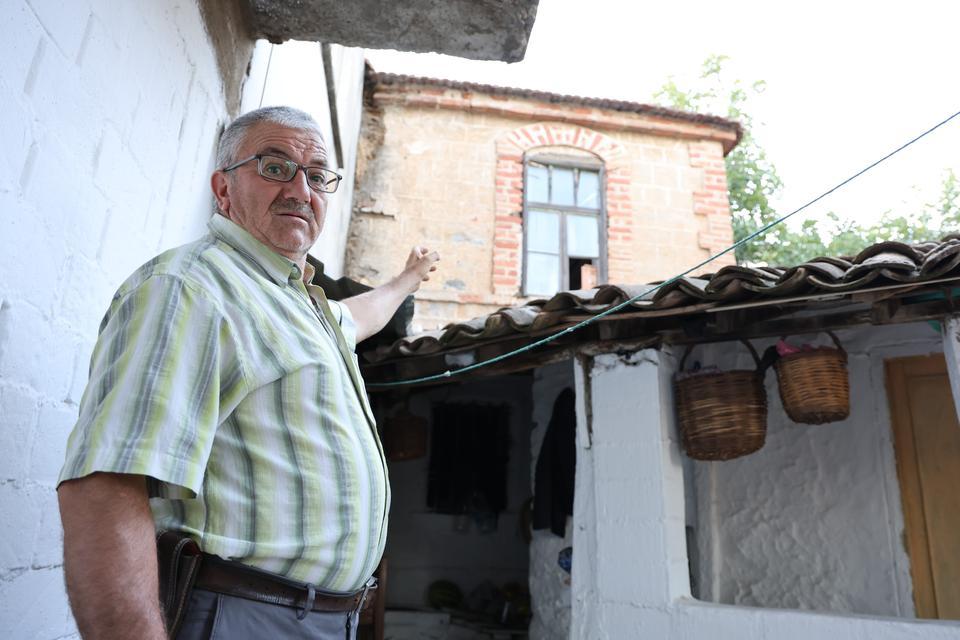 HERKESİN KÖY İMAMI ZANNETTİĞİ O KİŞİ CELAL BAYAR ÇIKTI CELAL BAYAR'IN İSMİ, ÖLÜM LİSTESİNDEYKEN SIĞINDIĞI DAĞYENİ KÖYÜ'NDE YAŞATILIYOR AYDIN'IN 'GALİP HOCA'SI CELAL BAYAR'IN HİKAYESİ DUYANLARI ŞAŞIRTIYOR