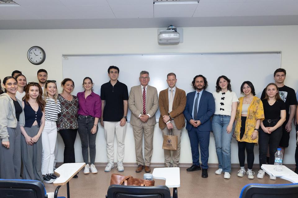 BAŞKONSOLOSTAN VİZE UYARISI: "DANIŞMANLIK ŞİRKETLERİ SÜRECİ YAVAŞLATIYOR" ALMANYA BAŞKONSOLOSU SCHRÖER: "EN ÇOK VİZE VERDİĞİMİZ İKİNCİ ÜLKE TÜRKİYE"