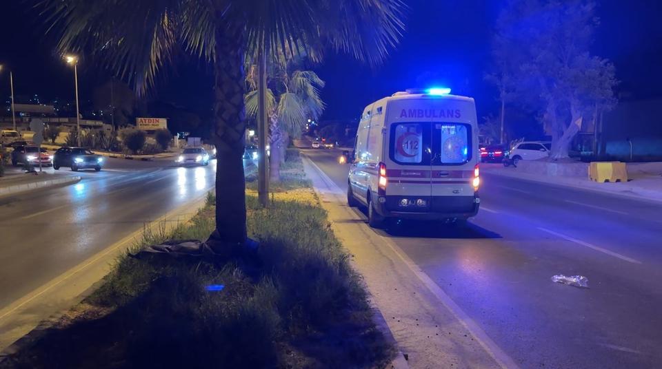 KUŞADASI'NDA ALKOLLÜ SÜRÜCÜNÜN ÇARPTIĞI YAYA HAYATINI KAYBETTİ... FECİ KAZA KAMERADA
