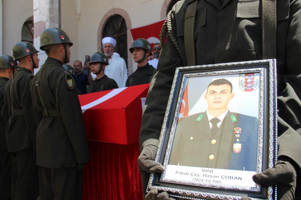 HAYATINI KAYBEDEN ASTSUBAY İZMİR'DE SON YOLCULUĞUNA UĞURLANDI