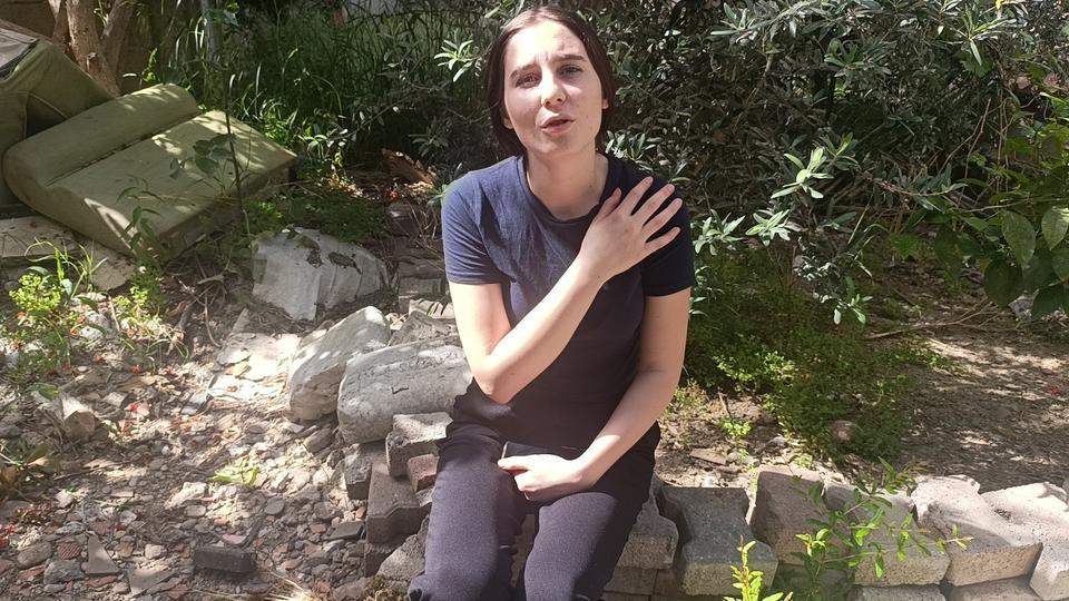 Genç kız 1,5 kilometre uzaktaki bir düğünde sıkılan kurşunla vuruldu
