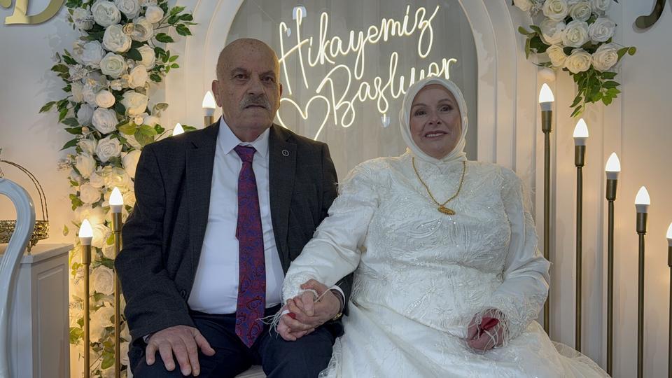 52 YIL SONRA HAYALLERİNE KAVUŞTULAR: KAÇARAK EVLENEN ÇİFT DÜĞÜN YAPTI