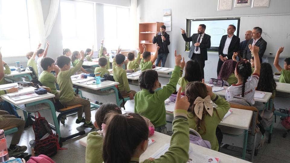 Sınıf başkanı seçim vaadini tuttu: Belediye Başkanı 3-D sınıfıyla buluştu