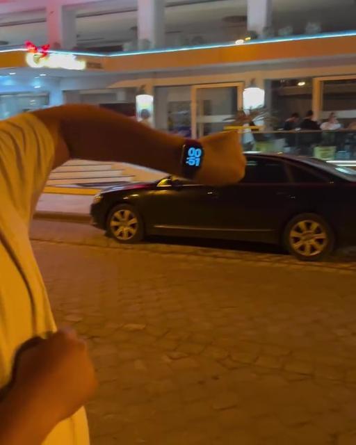 ÜNLÜ SANATÇININ MENAJERİ CHP'Lİ BELEDİYELERİ ÖZGÜR ÖZEL'E ŞİKAYET ETTİ ÜNLÜ SANATÇI GÜLDEN ARSLAN'IN MENAJERİ: "SAYIN ÖZEL, ŞU AN 2 TANE CHP'Lİ BELEDİYENİZ, BİZİ AKLINIZIN ALAMAYACAĞI KADAR MAĞDUR ETMİŞ VE ÜZERİNE TEHDİTLER SAVURAN BİR ORGANİZATÖRE KARŞI YALNIZ BIRAKMIŞ DURUMDALAR"
