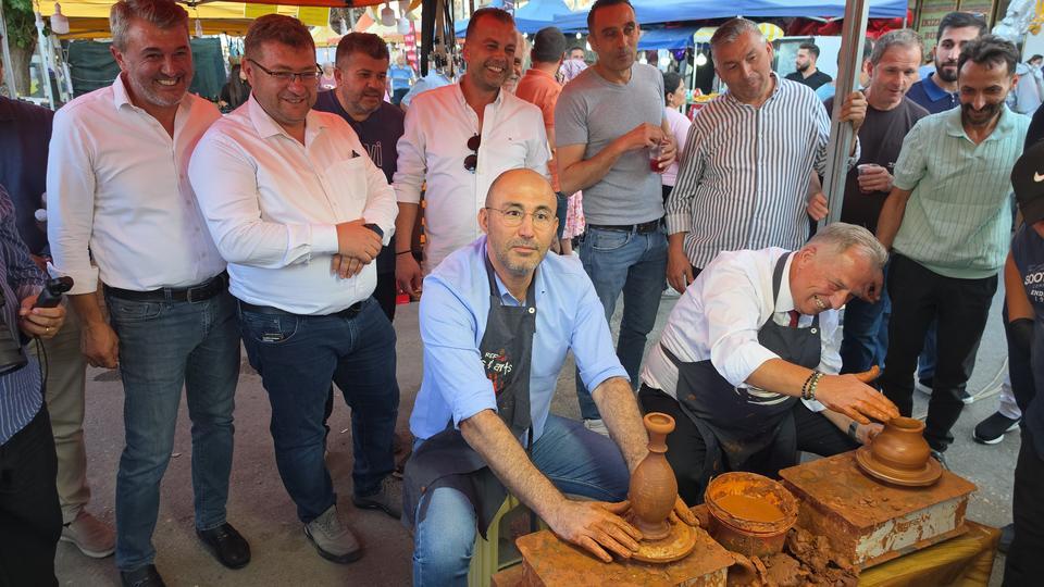 Karacasu'da protokolden çömlek şov