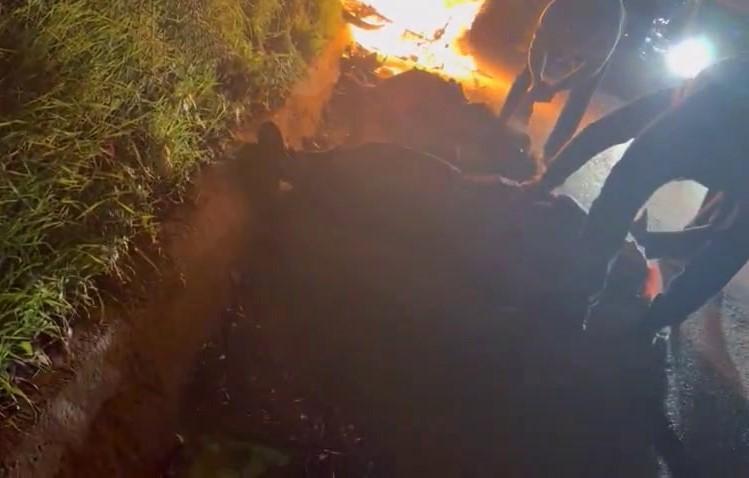 Motosiklet alev topuna döndü: 1'i ağır 2 yaralı