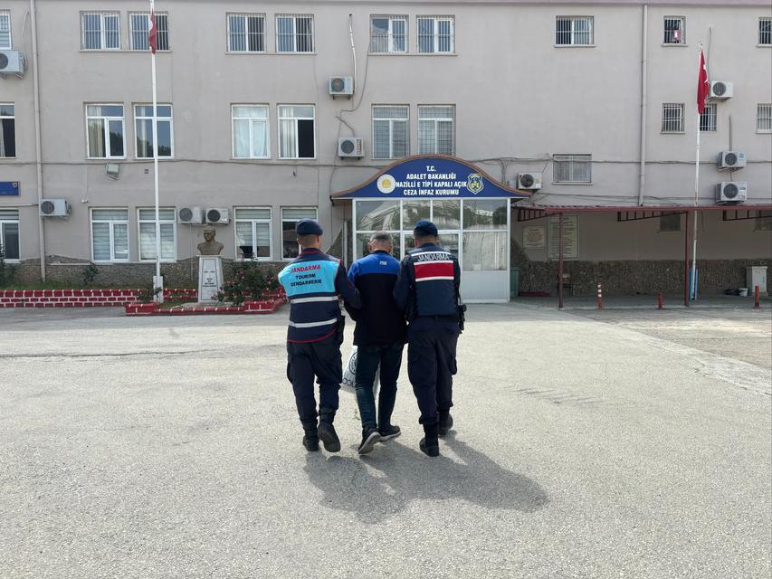 Aydın’da şüpheli araçtan metanfetamin ve nakit para çıktı