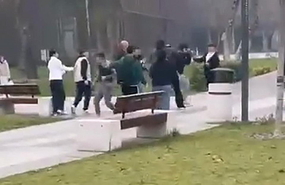 İki grup arasındaki kavga