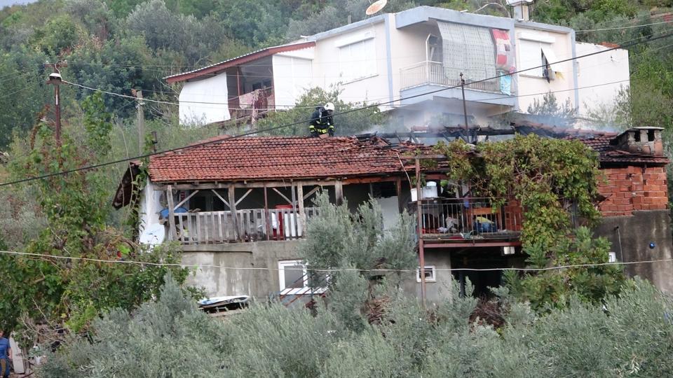 BENZİN İLE OCAKTA ODUN YAKMAK İSTERKEN EVİ YAKTI MANAVGAT'TA KARGİR KÖY EVİ YANDI, SAHİBİ YARALANDI