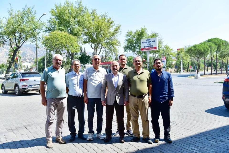 Vali Varol, Toptan Gıdacılar Çarşısı’nda esnaf ve vatandaşlarla buluştu