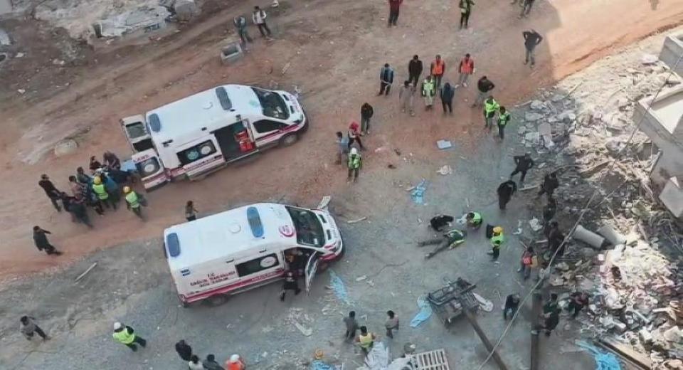 Vinç kırıldı: 2 işçi 25 metreden yere çakıldı