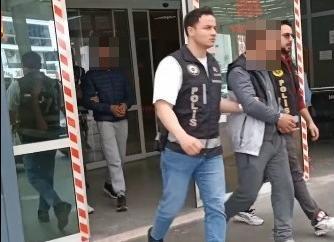 NAZİLLİ POLİSİ İKİ İLDE OTO HIRSIZLIĞI YAPAN ŞÜPHELİLERİ YAKALADI 60 SAATLİK KAMERA GÖRÜNTÜSÜ İNCELENDİ, KİMLİKLERİ TESPİT EDİLDİ