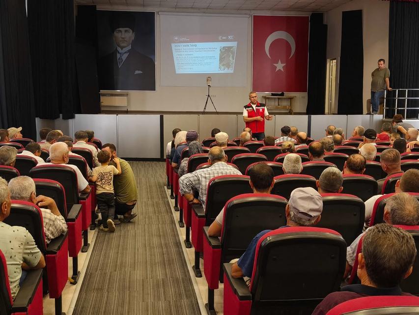 Aydın'da üreticilere incirde kaliteyi artıracak uygulamalar anlatıldı