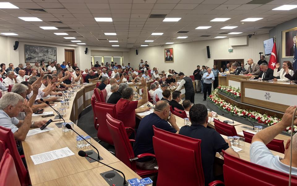 Aydın'da ilaçlama yetki kavgası hala devam ediyor