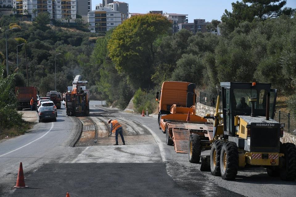 Kuşadası - Aydın yolunda deforme olan bölümler yenilendi