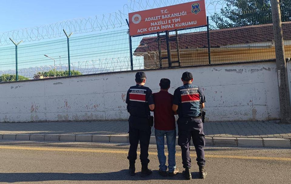 Aydın’da silahlı yağma suçundan aranan zanlı yakalandı