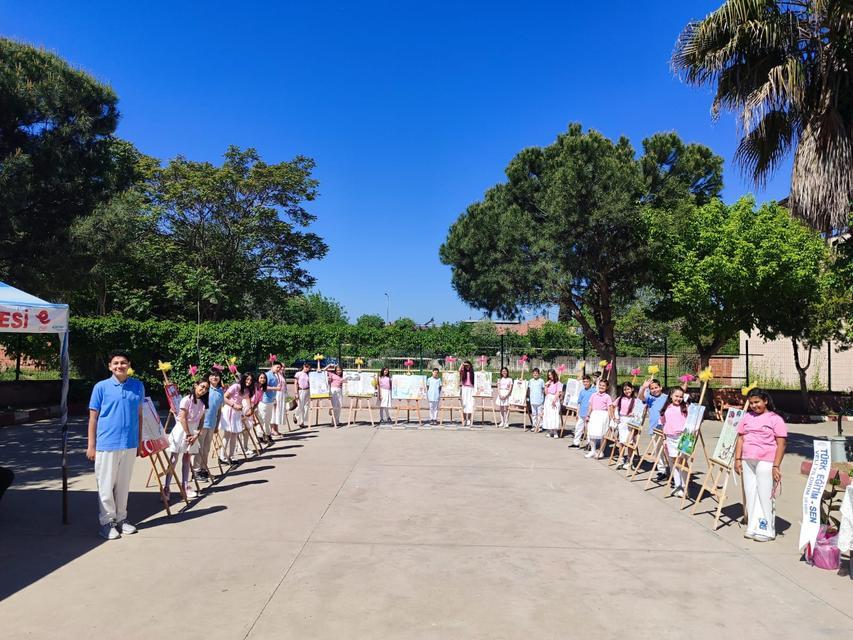 Umurlu Cavit Başlık Ortaokulu 5/B sınıfı öğrencilerinin “İmza Günü” heyecanı