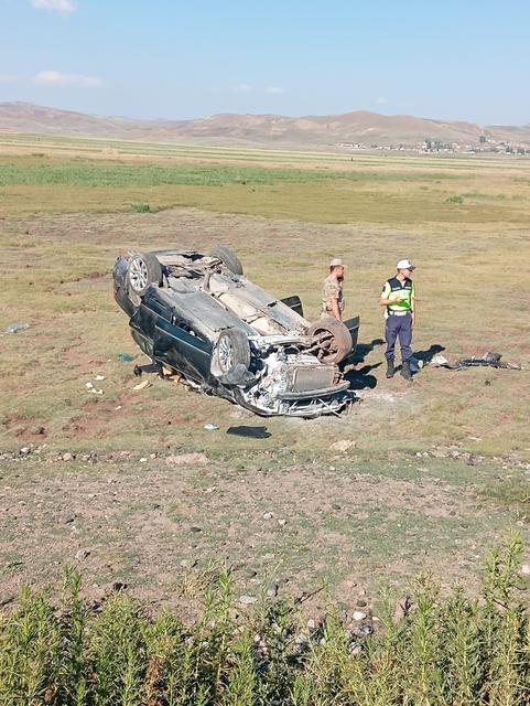 ESKİ BELEDİYE BAŞKANININ KULLANDIĞI ARAÇ TAKLA ATTI: 4 YARALI