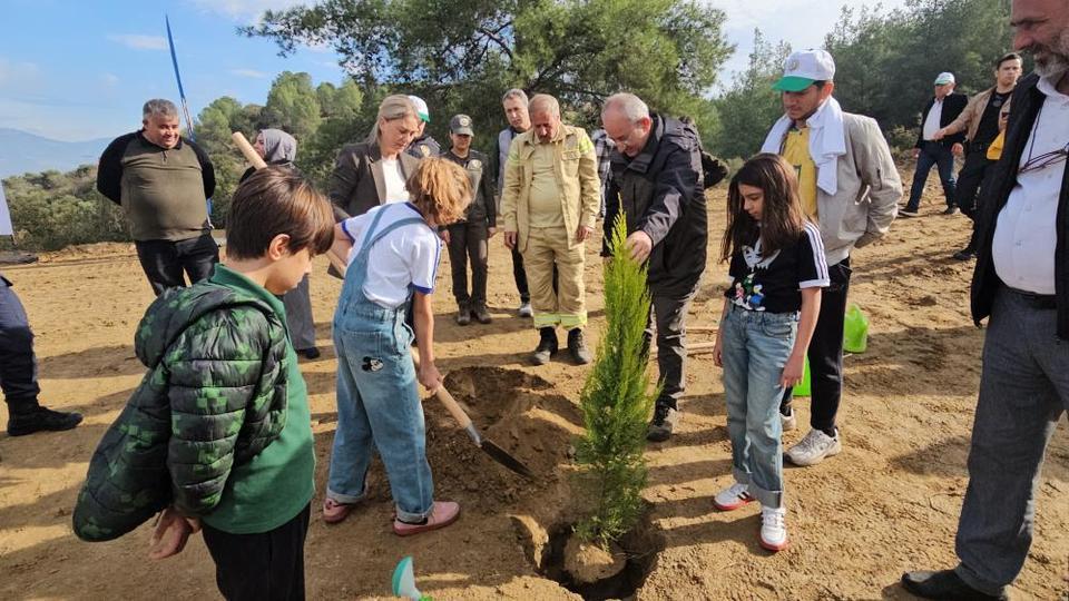 Nazilli'de önce öğrendiler sonra fidanları diktiler