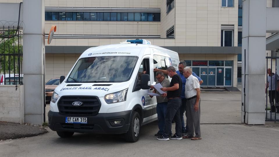 ANTALYA'DA ÖLDÜRÜLEN 3 KİŞİNİN CENAZELERİ YAKINLARINA TESLİM EDİLDİ