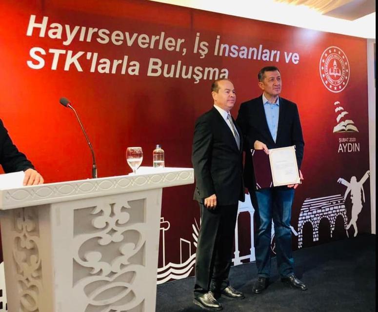 Melih Ünal (Solda)