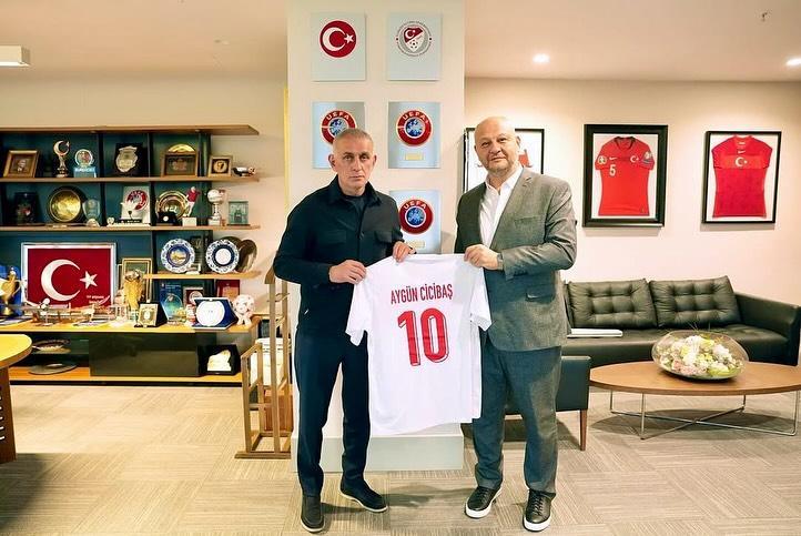 Karşıyaka'da istifa depremi!