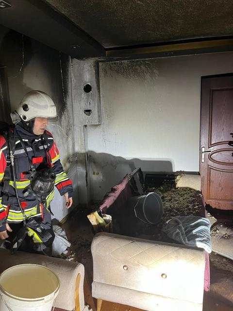 AYDIN'DA EV YANGINI: 2 KİŞİ DUMANDAN ETKİLENDİ