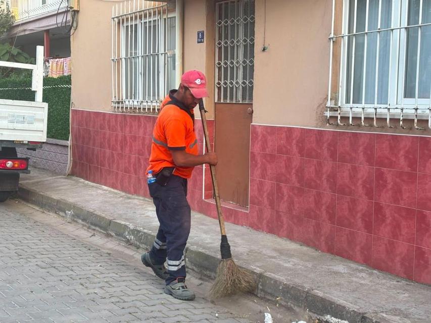 Efeler'de temizlik çalışmaları sürüyor