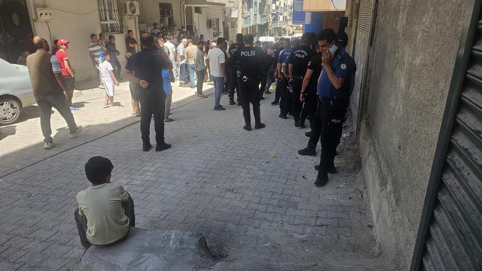 ŞANLIURFA'DA VAHŞET: EŞİNİ ÖLDÜRÜP İNTİHAR SÜSÜ VERDİ