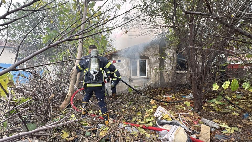 Metruk binada yangın