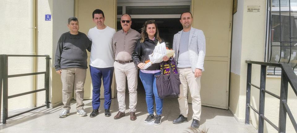 Söke’de Ayşin Öğretmen çiçeklerle uğurlandı