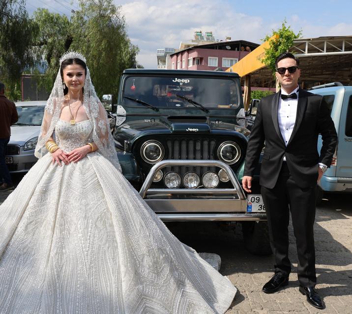 GAMZE İLE BERKAY'IN DÜĞÜNÜ AYDIN DAĞLARINDAKİ YÜZLERCE CİPİ NAZİLLİ'DE TOPLADI