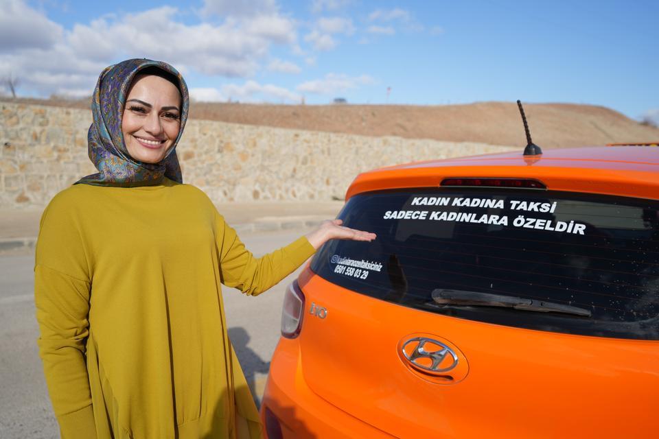 "TAKSİCİ ABLA" KADIN YOLCULAR İÇİN DİREKSİYON BAŞINDA