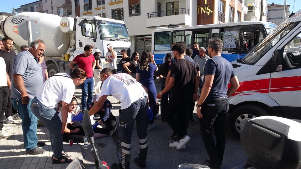 FRENİ BOŞALAN MİNİBÜS DEHŞET SAÇTI: 7 YARALI