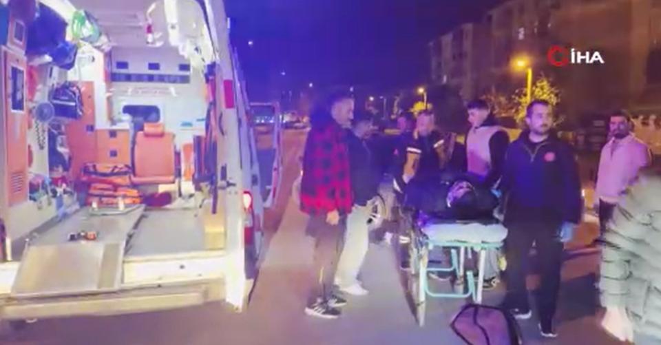 Otomobille çarpışan motokurye yaralandı