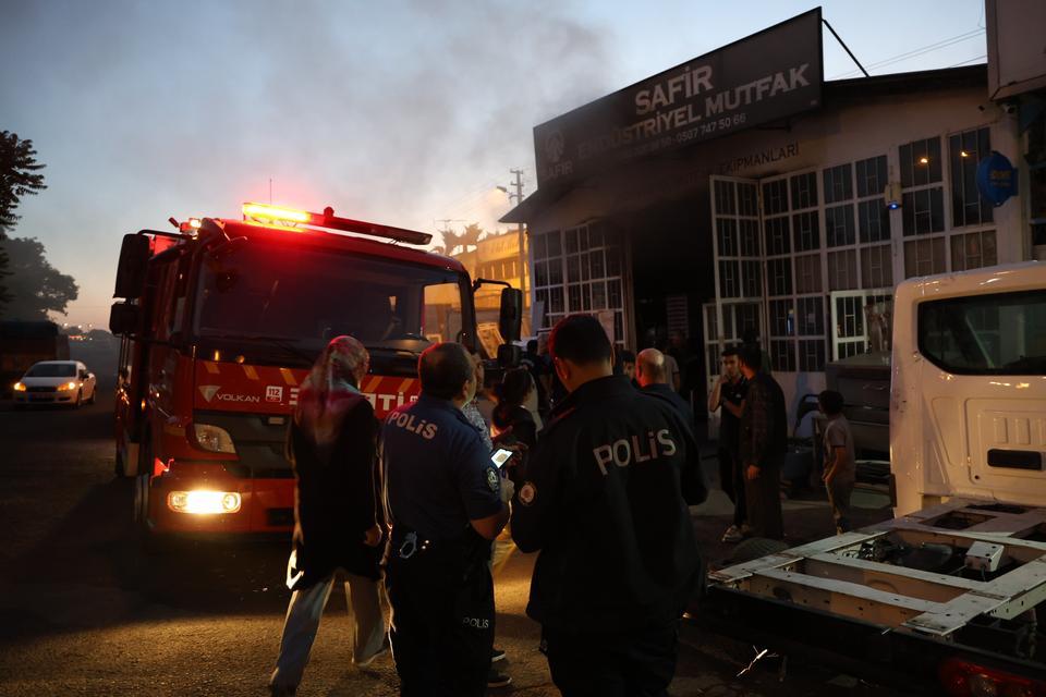 Nevşehir'de iş yeri yangını paniğe neden oldu