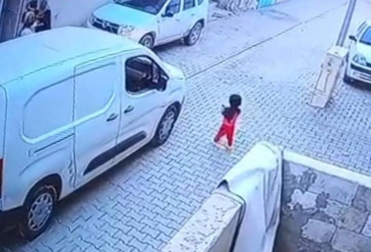 kargo aracının çarptığı 2 yaşındaki çocuk hayatını kaybetti...