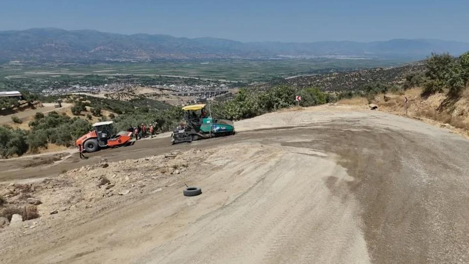 Yenipazar'da Mestanlar yolu genişliyor, asfalt çalışmaları sürüyor