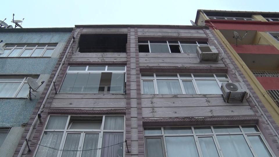 Eşini öldürüp evi ateşe verdi