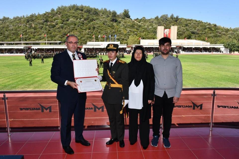 Şehit Ömer Halisdemir'in kızı teğmen oldu
