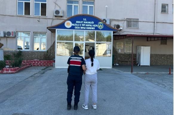 Aydın’da aranan genç kadın kıskıvrak yakalandı