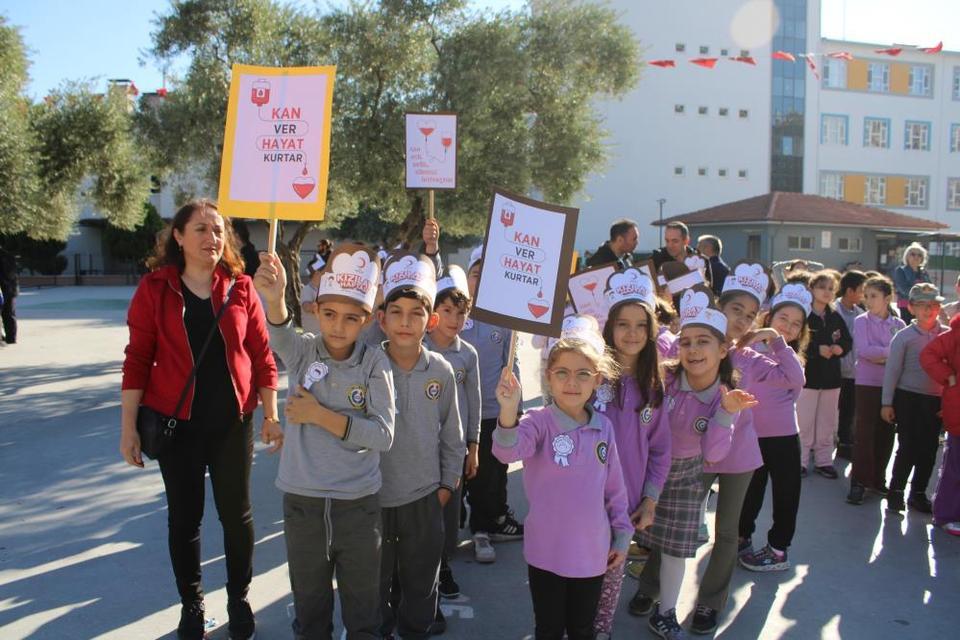 Aydın'da minikler kan bağışına dikkat çekti