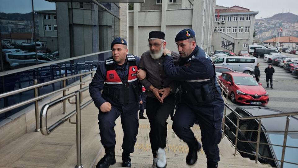 Eşini ve kayınvalidesini katletti