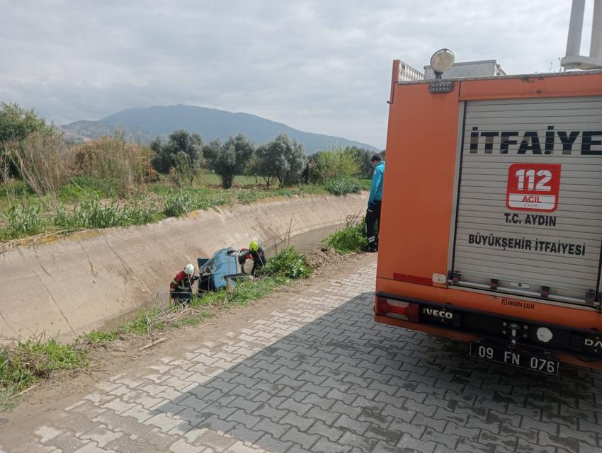 OTOMOBİL SULAMA KANALINA UÇTU: 1 YARALI