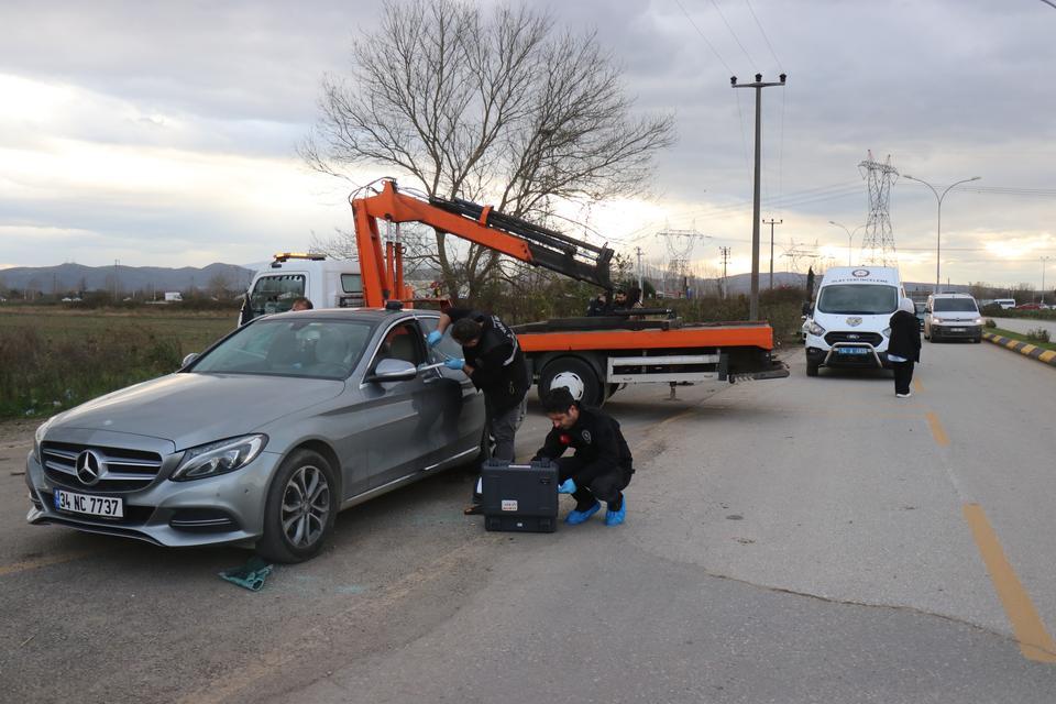 KALP DAMAR CERRAHI OTOMOBİLİNDE BAŞINA POŞET GEÇİRİLMİŞ HALDE ÖLÜ BULUNDU