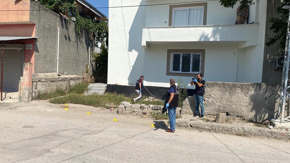 ADANA'DA DEHŞET: BOŞANMA AŞAMASINDAKİ EŞİNİ VE BALDIZINI VURDU