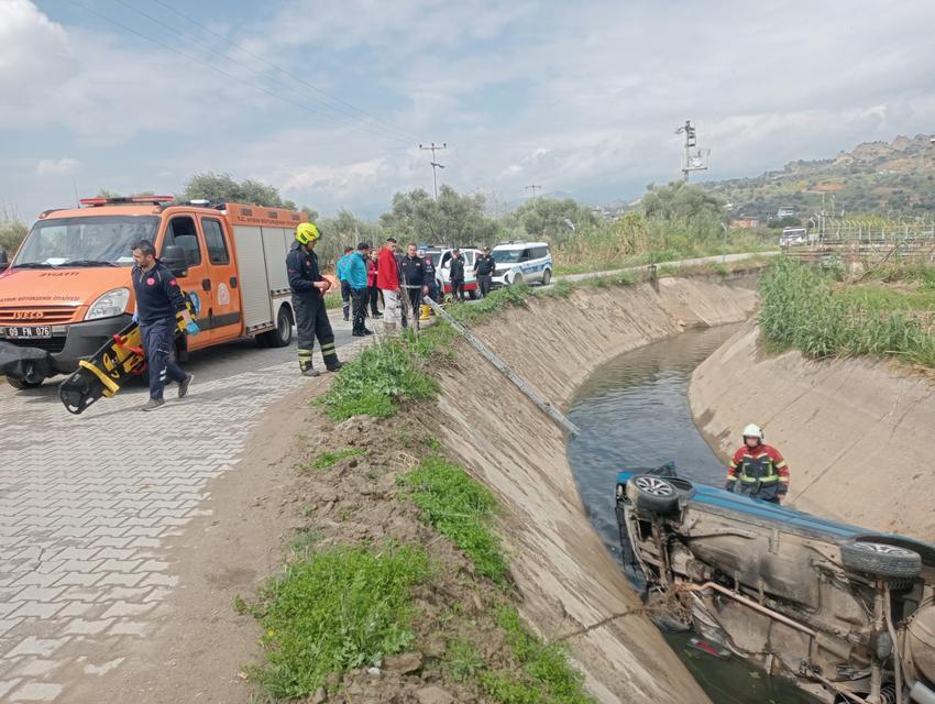 Aydın'da otomobil sulama kanalına uçtu