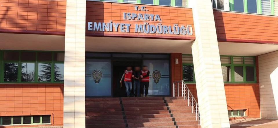 ISPARTA'DA AĞABEYİNİ VURUP KAÇAN KARDEŞ YAKALANARAK GÖZALTINA ALINDI